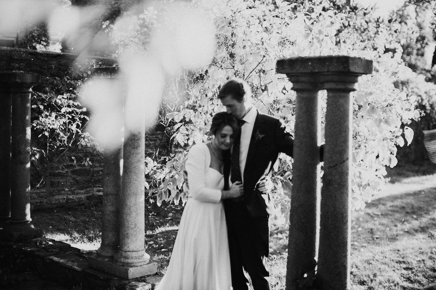 kissing